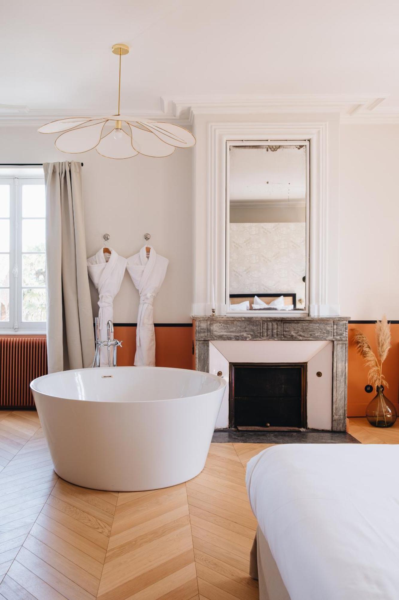 Saint-Seurin-de-Cadourne Le Chateau Real Bed & Breakfast 部屋 写真