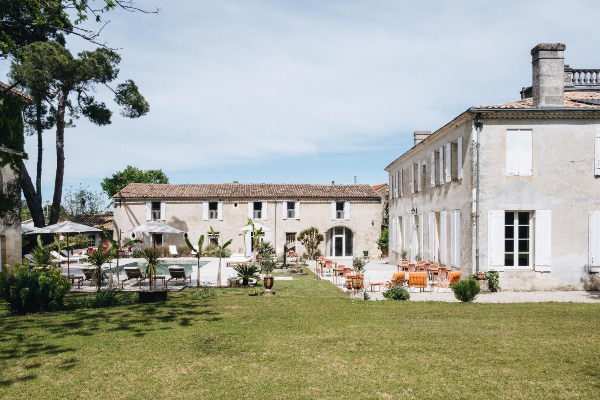 Saint-Seurin-de-Cadourne Le Chateau Real Bed & Breakfast 部屋 写真